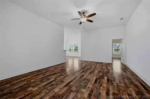 Living - 116 8th Ave, Colbert, OK 74733 photo 1 of 2