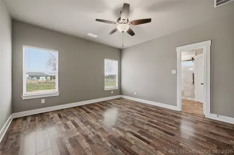 Bedroom - 116 8th Ave, Colbert, OK 74733 photo 1 of 3