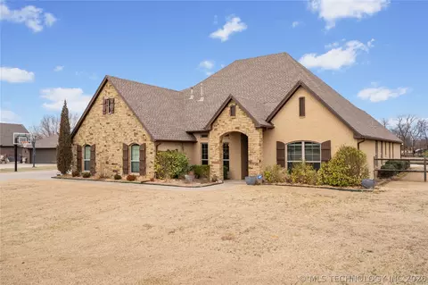 8136 N 68th East Pl, Owasso, OK 74055