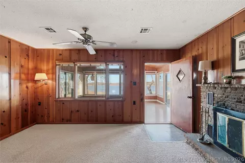 Living - 32262 E 720 Rd, Wagoner, OK 74467 photo 2 of 4