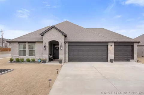 6423 Goldenrod Ln, Bartlesville, OK 74006