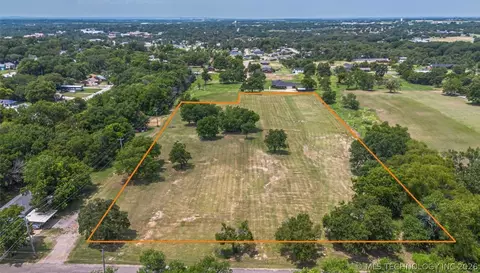June Drive, Sulphur, OK 73086