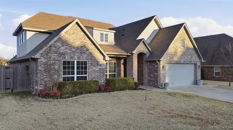 10917 S Sycamore St, Jenks, OK 74037