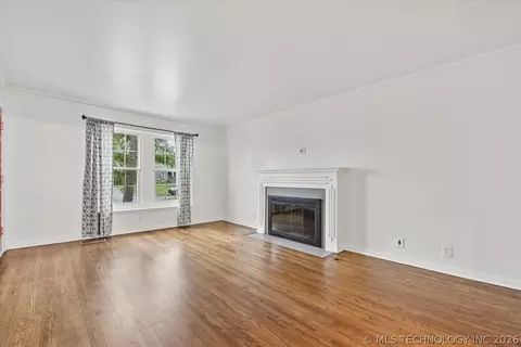 Living - 3407 E 5th Pl, Tulsa, OK 74112 photo 4 of 4