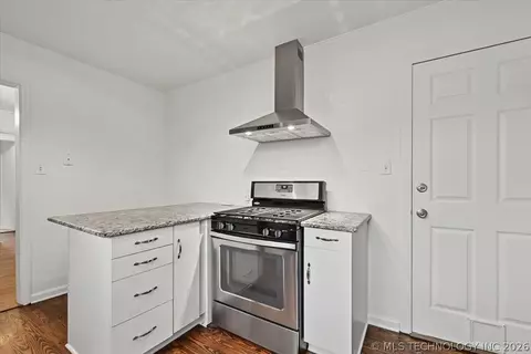 Kitchen - 3407 E 5th Pl, Tulsa, OK 74112 photo 3 of 4