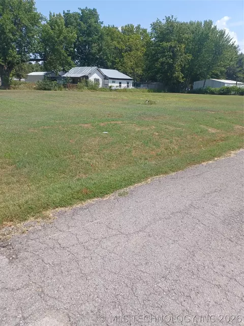 514 SE Main, Checotah, OK 74426 photo 11