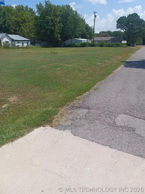 514 SE Main, Checotah, OK 74426 photo 5