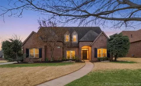 9152 E 103rd St, Tulsa, OK 74133