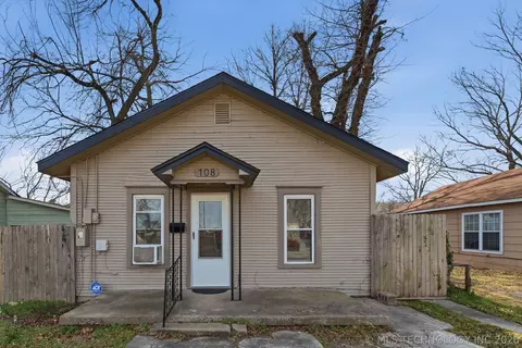 108 E 5th St, Skiatook, OK 74070