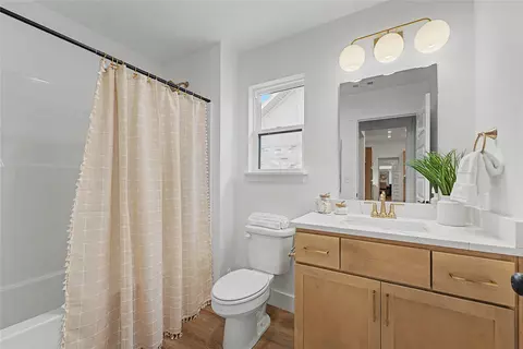 Bath - 2807 E Liberty Pl, Broken Arrow, OK 74014 photo 6 of 8