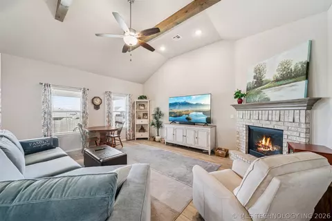Living - 1671 E 140th St, Glenpool, OK 74033 photo 1 of 1