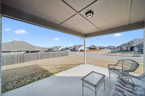 Exterior - 1671 E 140th St, Glenpool, OK 74033 photo 4 of 5