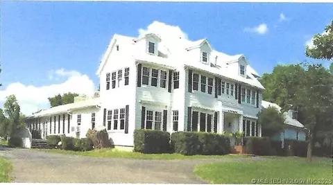 1 W 81st St, Tulsa, OK 74132