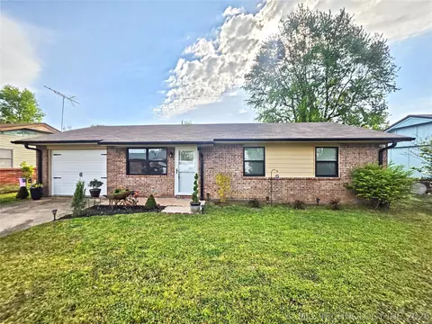 1403 N 6th St, Stilwell, OK 74960
