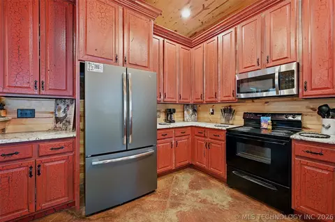 Kitchen - 36 Juniper Rd, Broken Bow, OK 74728 photo 2 of 2