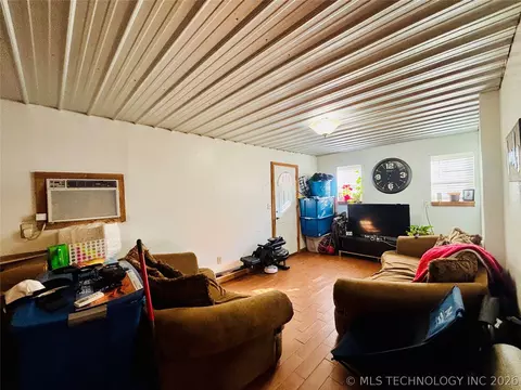 Living - 206 Forest, Eufaula, OK 74432 photo 4 of 4