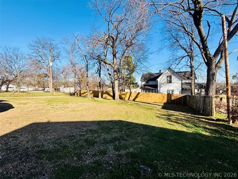Exterior - 206 Forest, Eufaula, OK 74432 photo 3 of 7