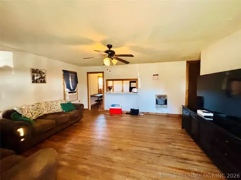 Living - 206 Forest, Eufaula, OK 74432 photo 1 of 4