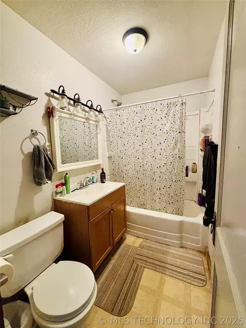 Bath - 206 Forest, Eufaula, OK 74432 photo 1 of 2