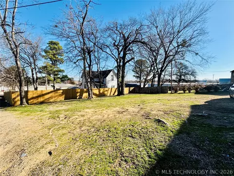 Exterior - 206 Forest, Eufaula, OK 74432 photo 4 of 7