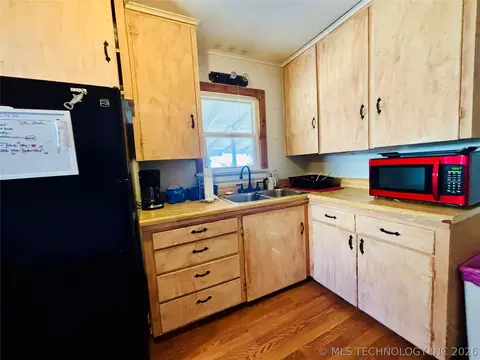 Kitchen - 206 Forest, Eufaula, OK 74432 photo 4 of 6