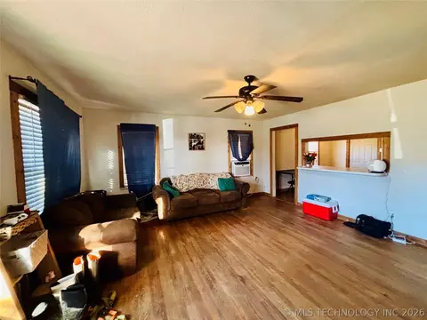 Living - 206 Forest, Eufaula, OK 74432 photo 2 of 4