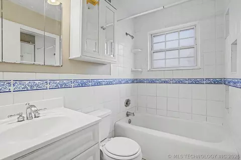 Bath - 6717 E 30th St, Tulsa, OK 74129 photo 1 of 2