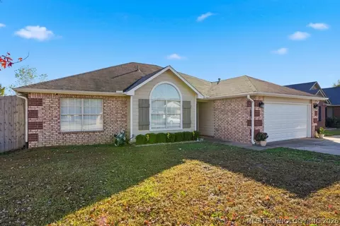 622 W Redwood St W, Coweta, OK 74429