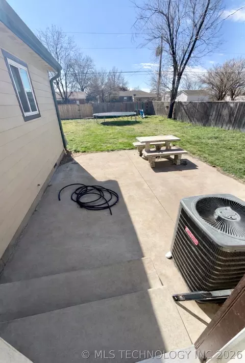 214 E Pine Pl, Skiatook, OK 74070 photo 9