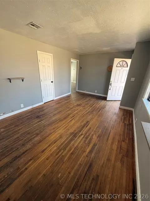 214 E Pine Pl, Skiatook, OK 74070 photo 2