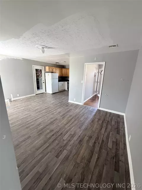 214 E Pine Pl, Skiatook, OK 74070 photo 3