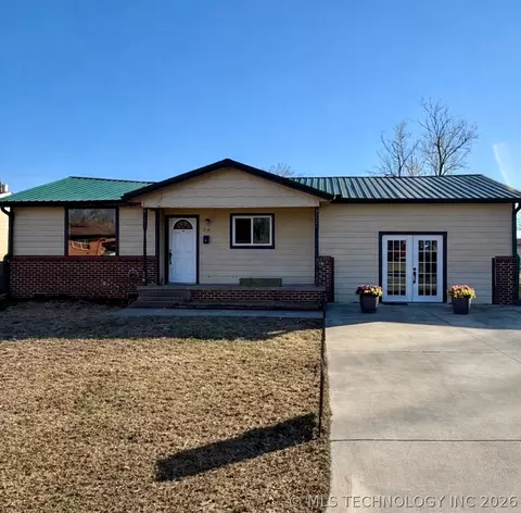 214 E Pine Pl, Skiatook, OK 74070