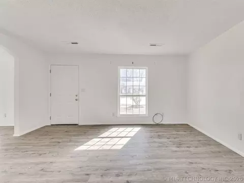 9123 E 48th St, Tulsa, OK 74145 photo 9