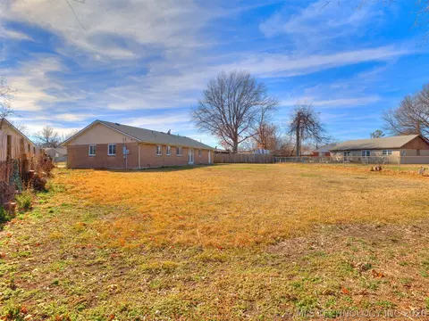 9123 E 48th St, Tulsa, OK 74145 photo 3