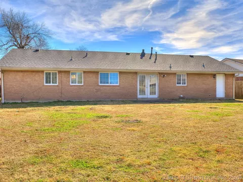 9123 E 48th St, Tulsa, OK 74145 photo 2