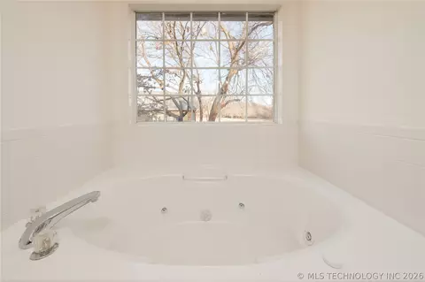 Bath - 291 Cedar Ridge Rd, Eufaula, OK 74432 photo 1 of 6