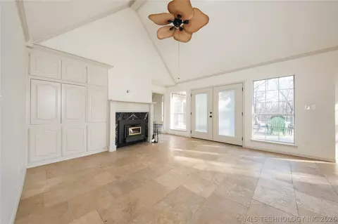 Living - 291 Cedar Ridge Rd, Eufaula, OK 74432 photo 3 of 7