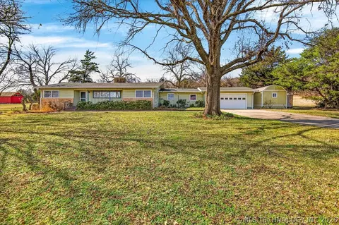 1905 Lynn Ave, Pawhuska, OK 74056
