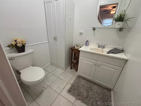 Bath - 411064 E 1180 Rd, Eufaula, OK 74432 photo 2 of 4