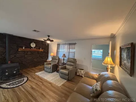 Living - 411064 E 1180 Rd, Eufaula, OK 74432 photo 1 of 2