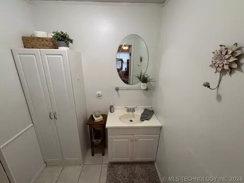Bath - 411064 E 1180 Rd, Eufaula, OK 74432 photo 1 of 4