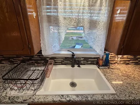 Kitchen - 411064 E 1180 Rd, Eufaula, OK 74432 photo 4 of 5