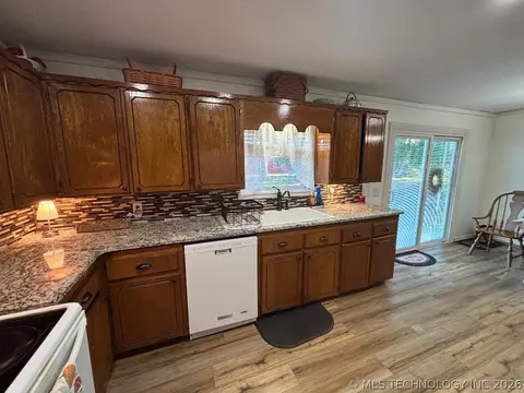 Kitchen - 411064 E 1180 Rd, Eufaula, OK 74432 photo 2 of 5