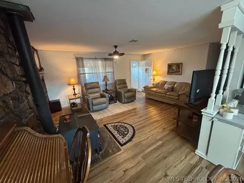 Living - 411064 E 1180 Rd, Eufaula, OK 74432 photo 2 of 2