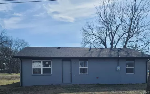 Exterior - 802 E Knisley Ave, Checotah, OK 74426 photo 3 of 4