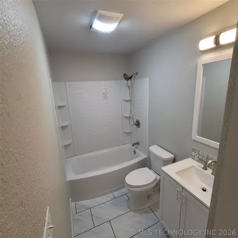 Bath - 802 E Knisley Ave, Checotah, OK 74426 photo 1 of 1