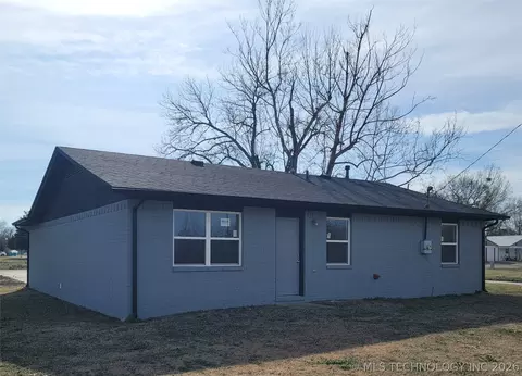 Exterior - 802 E Knisley Ave, Checotah, OK 74426 photo 2 of 4