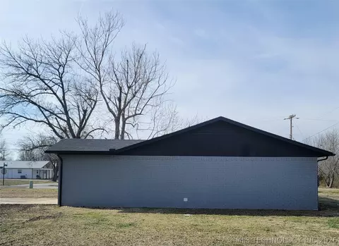 Exterior - 802 E Knisley Ave, Checotah, OK 74426 photo 4 of 4