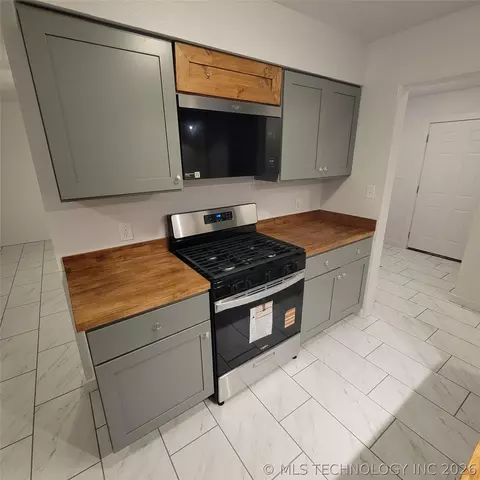Kitchen - 802 E Knisley Ave, Checotah, OK 74426 photo 1 of 1