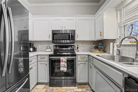 Kitchen - 6505 E 78th St, Tulsa, OK 74133 photo 1 of 3